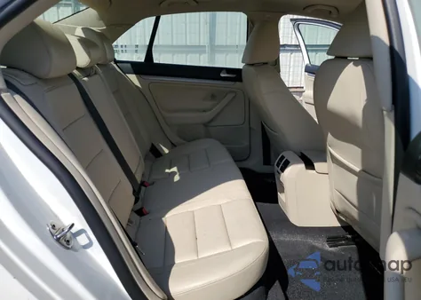 2010 Volkswagen Jetta Se z USA, uszkodzony, nr VIN 3VWRZ7AJXAM129436